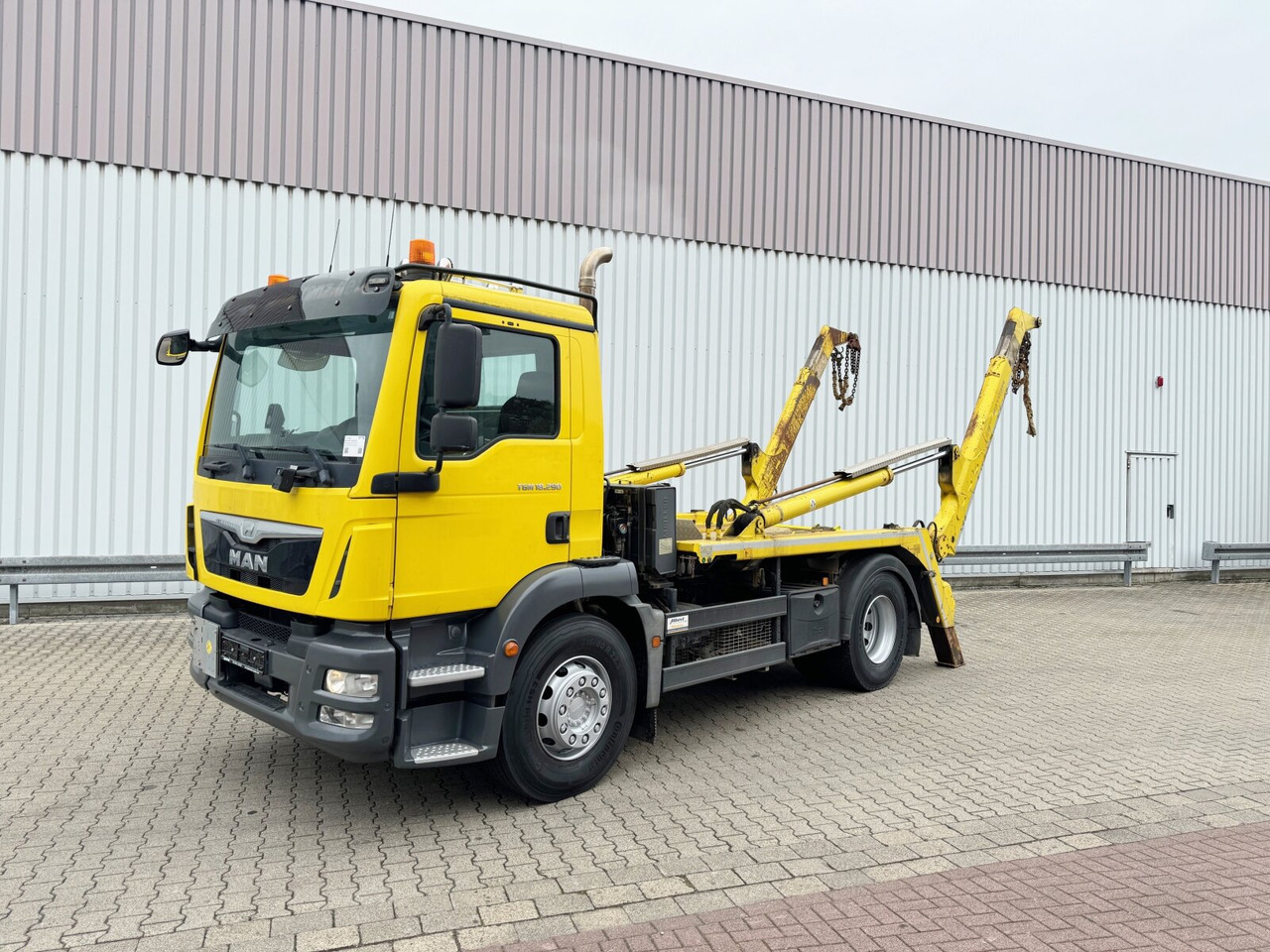 MAN TGM 18.290 4x2 BL TGM 18.290 4x2 BL, Meiller Teleabsetzkipper, Funk - Kamion za utovaranje kontejnera: slika 1 MAN TGM 18.290 4x2 BL TGM 18.290 4x2 BL, Meiller Teleabsetzkipper, Funk - Kamion za utovaranje kontejnera: slika 1