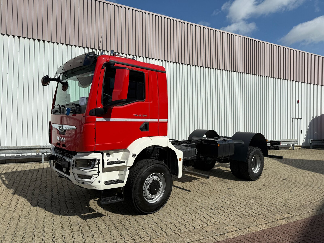 MAN TGM 18.320 4x4 BB CH TGM 18.320 4x4 BB CH - Kamion sa golom šasijom i zatvorenom kabinom: slika 1 MAN TGM 18.320 4x4 BB CH TGM 18.320 4x4 BB CH - Kamion sa golom šasijom i zatvorenom kabinom: slika 1