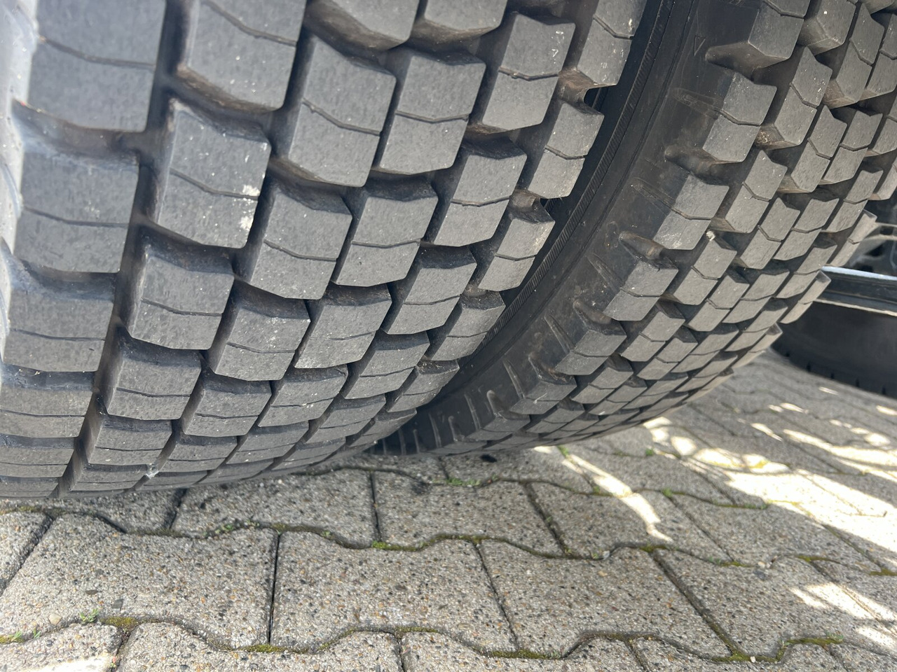 MAN TGS 26.320 6X2-4 BL TGS 26.320 6X2-4 BL, Lenk-/Liftachse, Rechtslenker, Export Only! - Kamion sa golom šasijom i zatvorenom kabinom: slika 5 MAN TGS 26.320 6X2-4 BL TGS 26.320 6X2-4 BL, Lenk-/Liftachse, Rechtslenker, Export Only! - Kamion sa golom šasijom i zatvorenom kabinom: slika 5