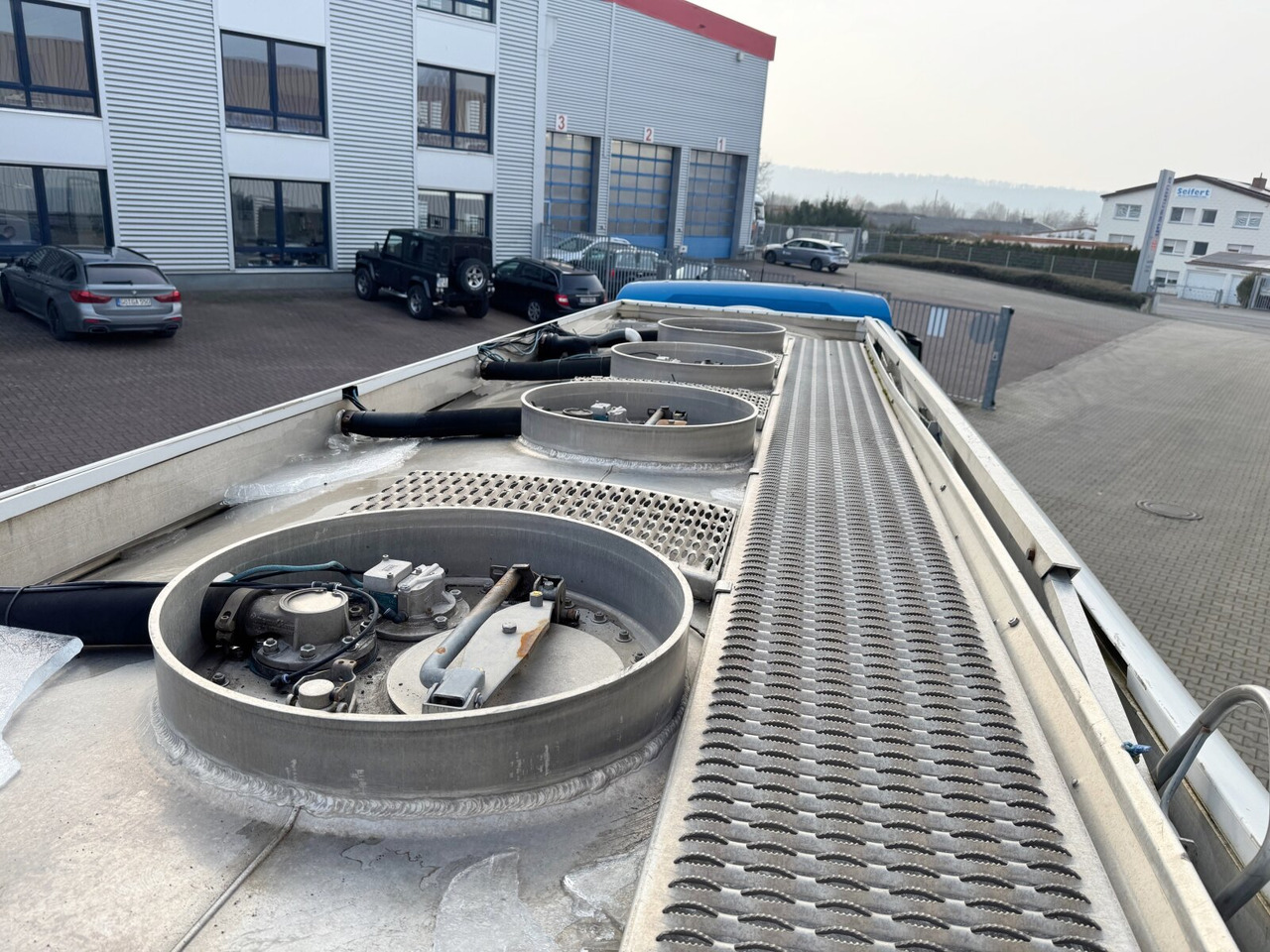 MAN TGS 26.400 6x2-4 BL TGS 26.400 6x2-4 BL, Lenk-/Liftachse, ADR, Esterer Tank ca. 20.150l, 4 Kammern - Kamion cisterna: slika 2 MAN TGS 26.400 6x2-4 BL TGS 26.400 6x2-4 BL, Lenk-/Liftachse, ADR, Esterer Tank ca. 20.150l, 4 Kammern - Kamion cisterna: slika 2