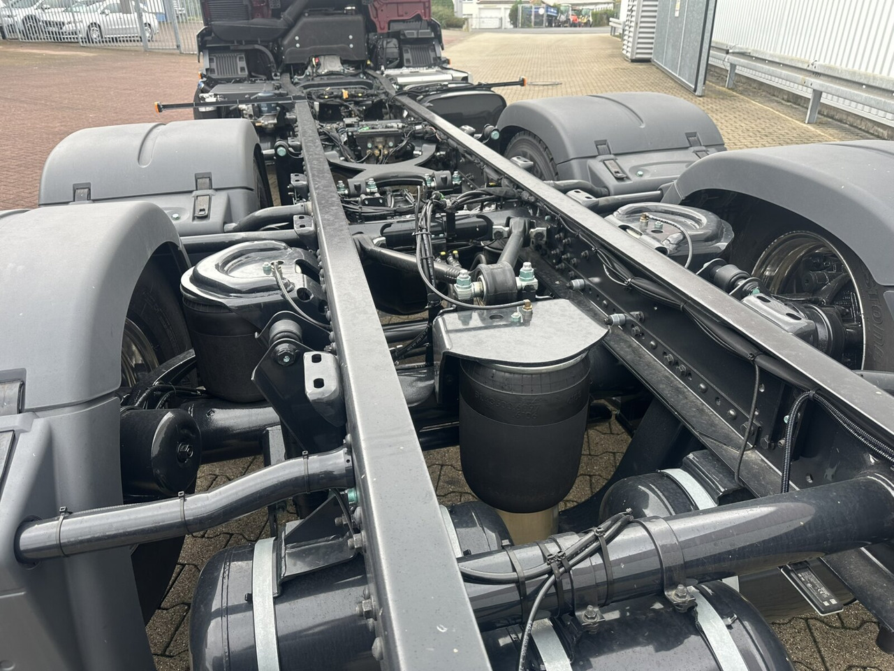 MAN TGS 26.440 6x2-4 LL CH TGS 26.440 6x2-4 LL CH, Lenk-/Liftachse, Navi, LED - Kamion sa golom šasijom i zatvorenom kabinom: slika 5 MAN TGS 26.440 6x2-4 LL CH TGS 26.440 6x2-4 LL CH, Lenk-/Liftachse, Navi, LED - Kamion sa golom šasijom i zatvorenom kabinom: slika 5