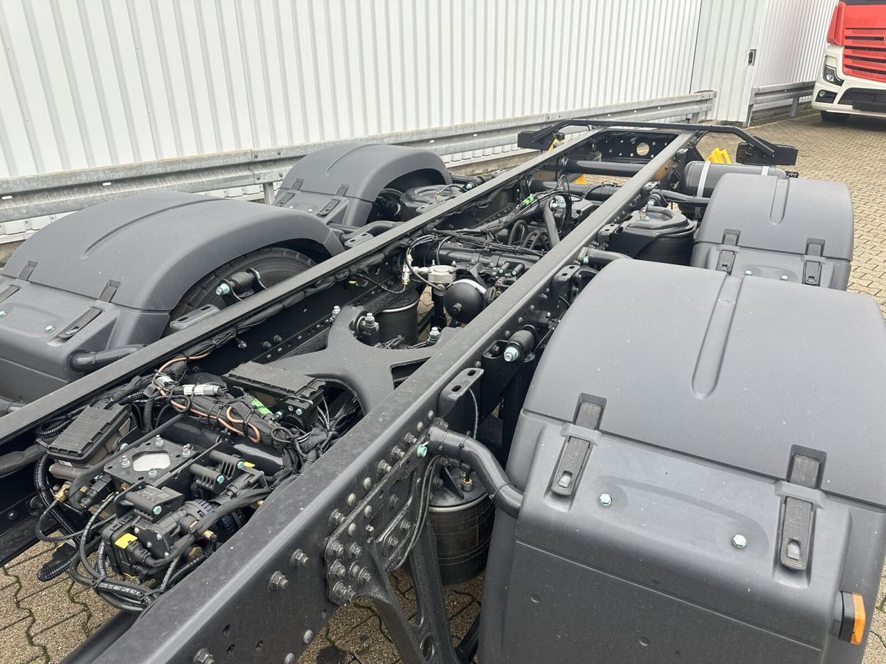 MAN TGS 26.440 6x2-4 LL CH TGS 26.440 6x2-4 LL CH, Lenk-/Liftachse, Navi, LED - Kamion sa golom šasijom i zatvorenom kabinom: slika 4 MAN TGS 26.440 6x2-4 LL CH TGS 26.440 6x2-4 LL CH, Lenk-/Liftachse, Navi, LED - Kamion sa golom šasijom i zatvorenom kabinom: slika 4