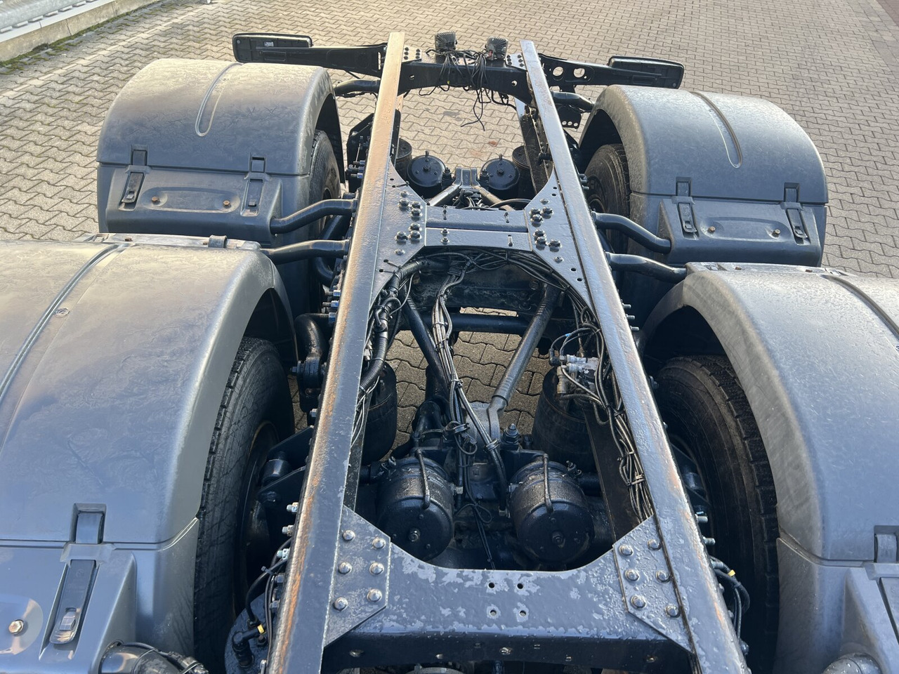 MAN TGS 26.500 6X6 BL TGS 26.500 6X6 BL, Intarder - Kamion sa hidrauličnom kukom: slika 2 MAN TGS 26.500 6X6 BL TGS 26.500 6X6 BL, Intarder - Kamion sa hidrauličnom kukom: slika 2