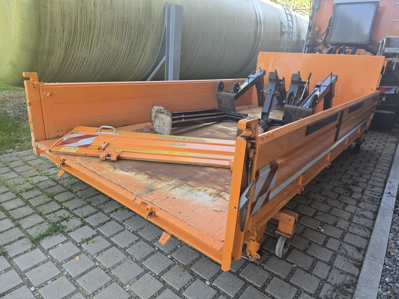 MAN TGS 28.400 6x4-4 BL TGS 28.400 6x4-4 BL, EEV, Lenk-/Liftachse, Wechselsystem Kipper/Salzsteuer - Istovarivač: slika 2 MAN TGS 28.400 6x4-4 BL TGS 28.400 6x4-4 BL, EEV, Lenk-/Liftachse, Wechselsystem Kipper/Salzsteuer - Istovarivač: slika 2