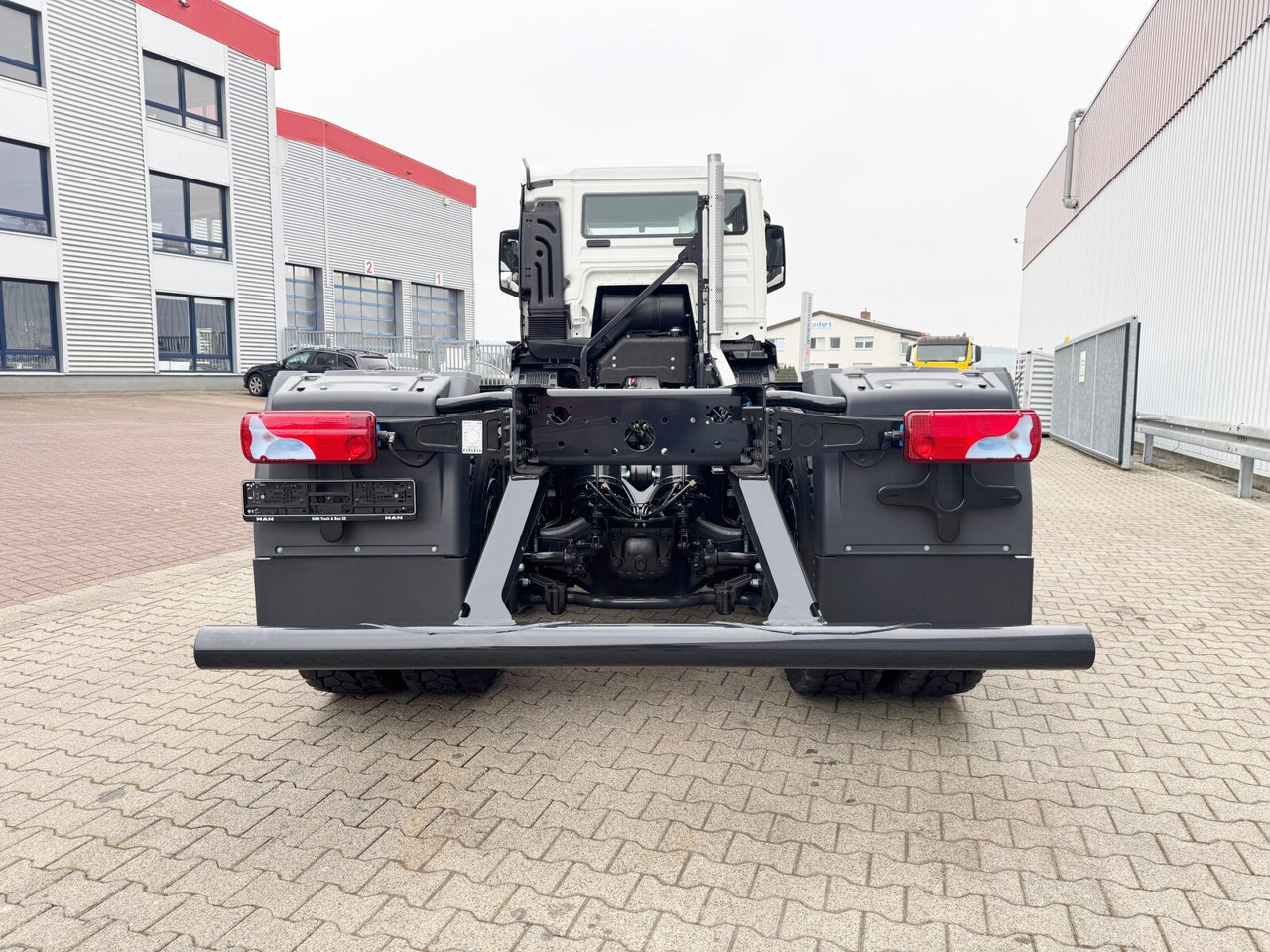 Novu Kamion sa golom šasijom i zatvorenom kabinom MAN TGS 33.440 6x4 BB TGS 33.440 6x4 BB: slika 10 Novu Kamion sa golom šasijom i zatvorenom kabinom MAN TGS 33.440 6x4 BB TGS 33.440 6x4 BB: slika 10