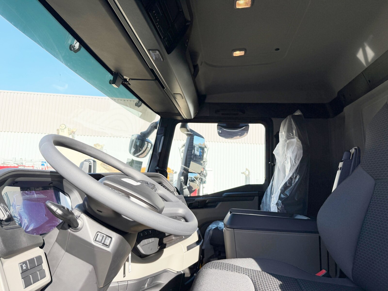 MAN TGS 33.480 6x4 BL CH TGS 33.480 6x4 BL CH, Nebenantrieb - Kamion sa golom šasijom i zatvorenom kabinom: slika 2 MAN TGS 33.480 6x4 BL CH TGS 33.480 6x4 BL CH, Nebenantrieb - Kamion sa golom šasijom i zatvorenom kabinom: slika 2