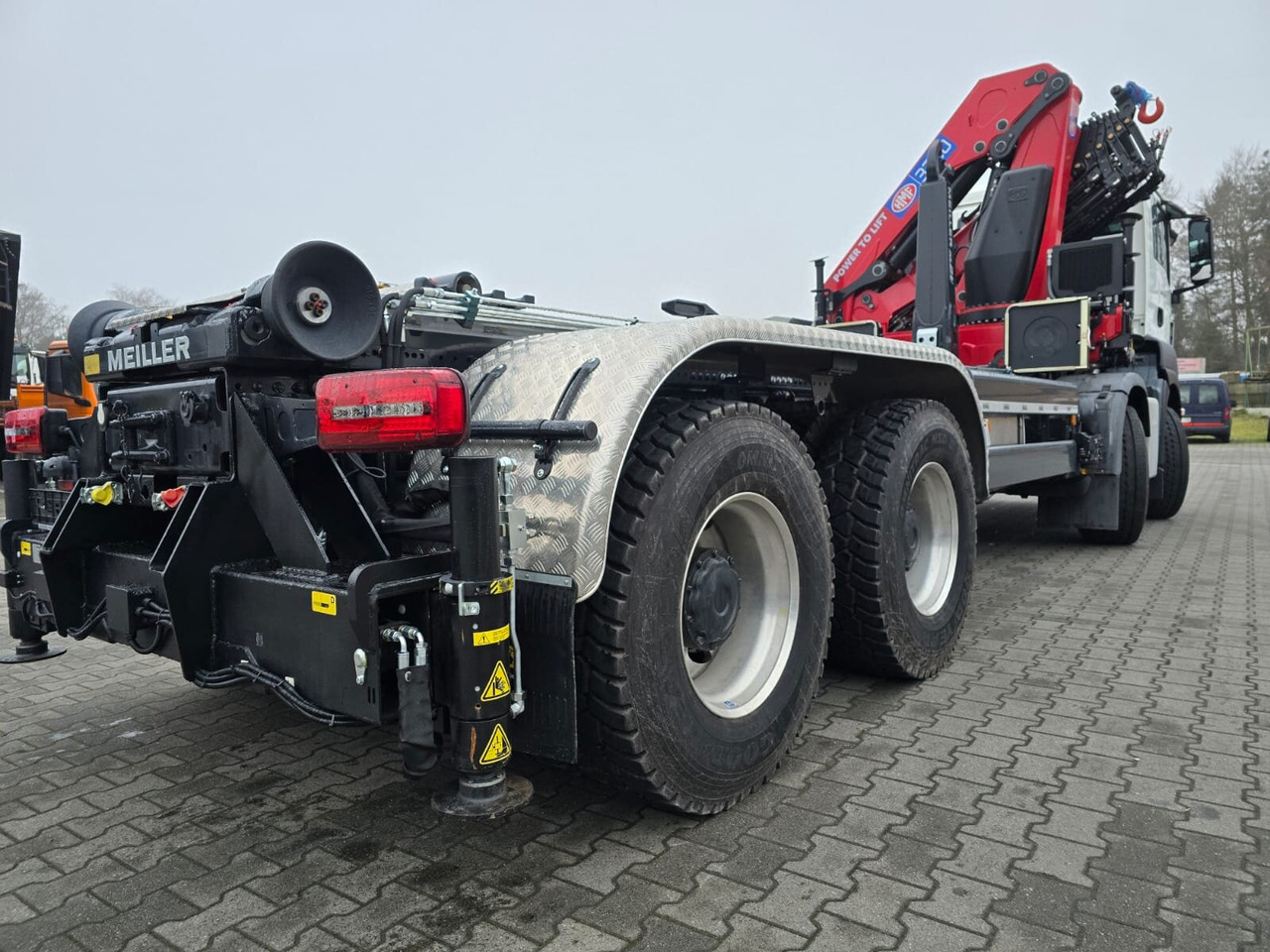 MAN TGS 35.480 8X4 BL TGS 35.480 8X4 BL, Intarder, Kran HMF 3220-K6, 4-fach Abstützung, Funk - Kamion sa hidrauličnom kukom, Kamion sa dizalicom: slika 3 MAN TGS 35.480 8X4 BL TGS 35.480 8X4 BL, Intarder, Kran HMF 3220-K6, 4-fach Abstützung, Funk - Kamion sa hidrauličnom kukom, Kamion sa dizalicom: slika 3