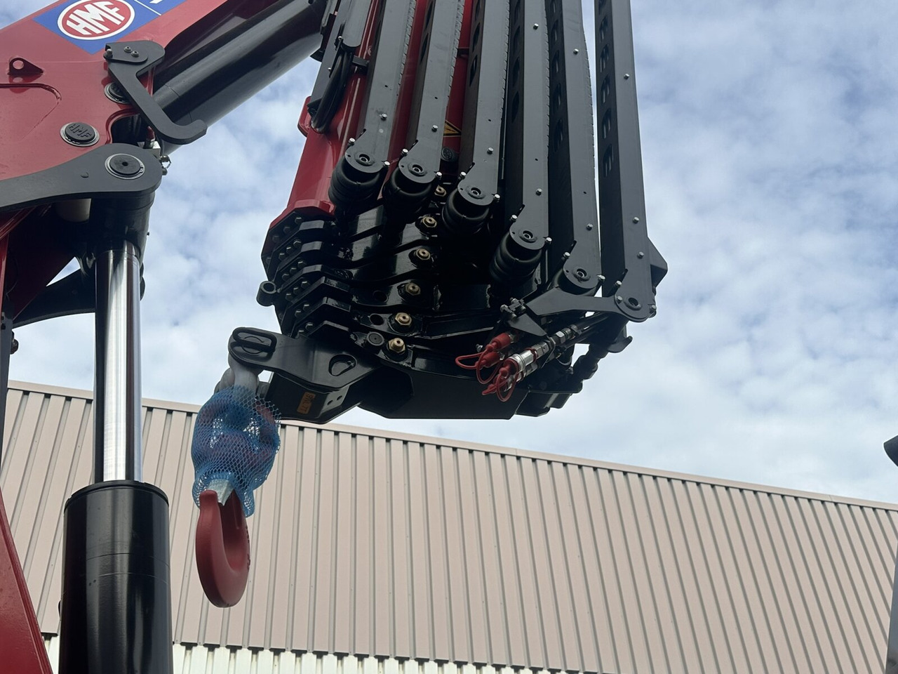 MAN TGS 35.480 8X4 BL TGS 35.480 8X4 BL, Intarder, Kran HMF 3220-K6, 4-fach Abstützung, Funk - Kamion sa hidrauličnom kukom, Kamion sa dizalicom: slika 4 MAN TGS 35.480 8X4 BL TGS 35.480 8X4 BL, Intarder, Kran HMF 3220-K6, 4-fach Abstützung, Funk - Kamion sa hidrauličnom kukom, Kamion sa dizalicom: slika 4