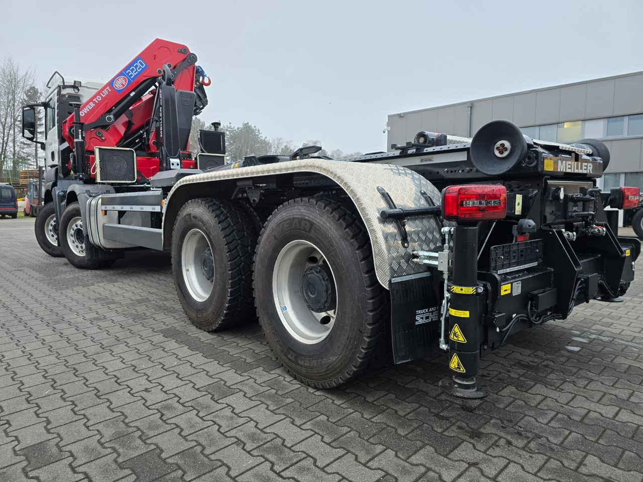 MAN TGS 35.480 8X4 BL TGS 35.480 8X4 BL, Intarder, Kran HMF 3220-K6, 4-fach Abstützung, Funk - Kamion sa hidrauličnom kukom, Kamion sa dizalicom: slika 5 MAN TGS 35.480 8X4 BL TGS 35.480 8X4 BL, Intarder, Kran HMF 3220-K6, 4-fach Abstützung, Funk - Kamion sa hidrauličnom kukom, Kamion sa dizalicom: slika 5