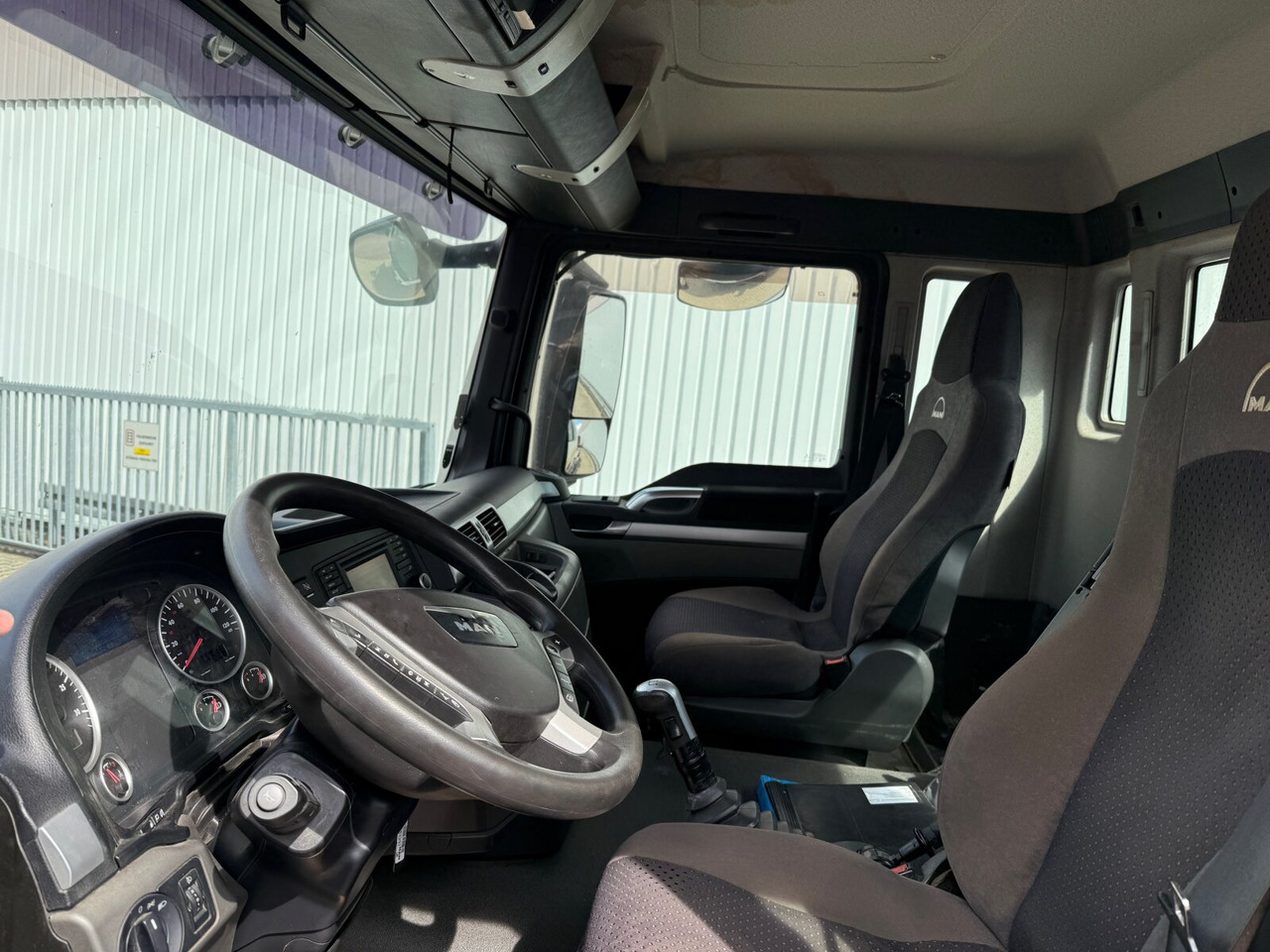 MAN TGS 35.480 8x4 BL TGS 35.480 8x4 BL, PriTarder, Navi - Kamion sa hidrauličnom kukom: slika 4 MAN TGS 35.480 8x4 BL TGS 35.480 8x4 BL, PriTarder, Navi - Kamion sa hidrauličnom kukom: slika 4