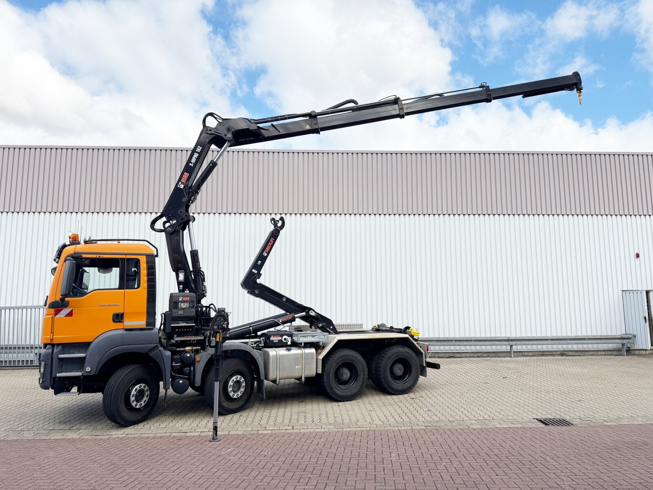 MAN TGS 35.500 8x4 BB TGS 35.500 8x4 BB mit Kran Hiab X-HiPro 162 E-3, absetzbar, Funk - Kamion sa hidrauličnom kukom, Kamion sa dizalicom: slika 2 MAN TGS 35.500 8x4 BB TGS 35.500 8x4 BB mit Kran Hiab X-HiPro 162 E-3, absetzbar, Funk - Kamion sa hidrauličnom kukom, Kamion sa dizalicom: slika 2