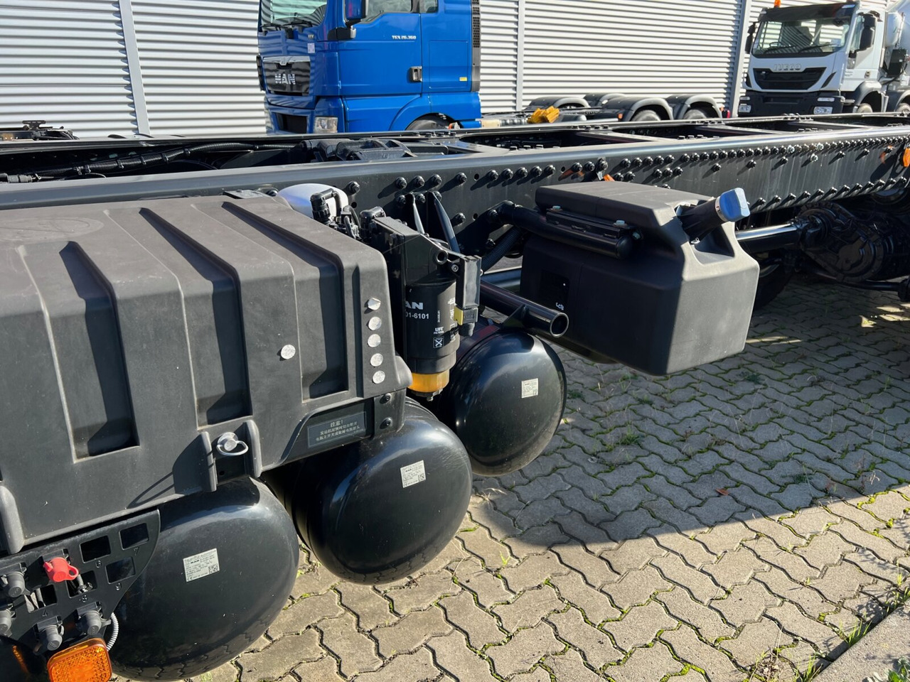 Novu Kamion sa golom šasijom i zatvorenom kabinom MAN TGS 41.480 8X6 BB TGS 41.480 8X6 BB: slika 14