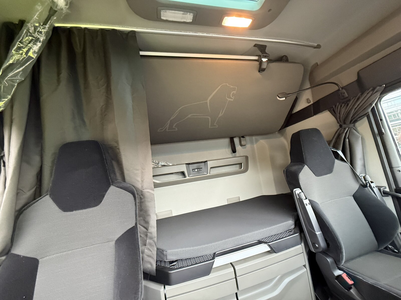 MAN TGX 26.470 6x2-4 BL TGX 26.470 6x2-4 BL, Lenk-/Liftachse, Retarder, Navi, Heckkran Atlas AK 170.2-A2 - Kamion sa dizalicom, Kamion sa tovarnim sandukom: slika 3 MAN TGX 26.470 6x2-4 BL TGX 26.470 6x2-4 BL, Lenk-/Liftachse, Retarder, Navi, Heckkran Atlas AK 170.2-A2 - Kamion sa dizalicom, Kamion sa tovarnim sandukom: slika 3