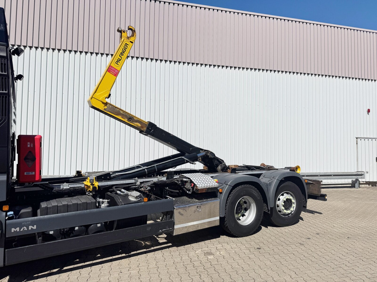 MAN TGX 26.510 6X2-4 BL TGX 26.510 6X2-4 BL, Lenk-/Liftachse, Funk - Kamion sa hidrauličnom kukom: slika 2 MAN TGX 26.510 6X2-4 BL TGX 26.510 6X2-4 BL, Lenk-/Liftachse, Funk - Kamion sa hidrauličnom kukom: slika 2
