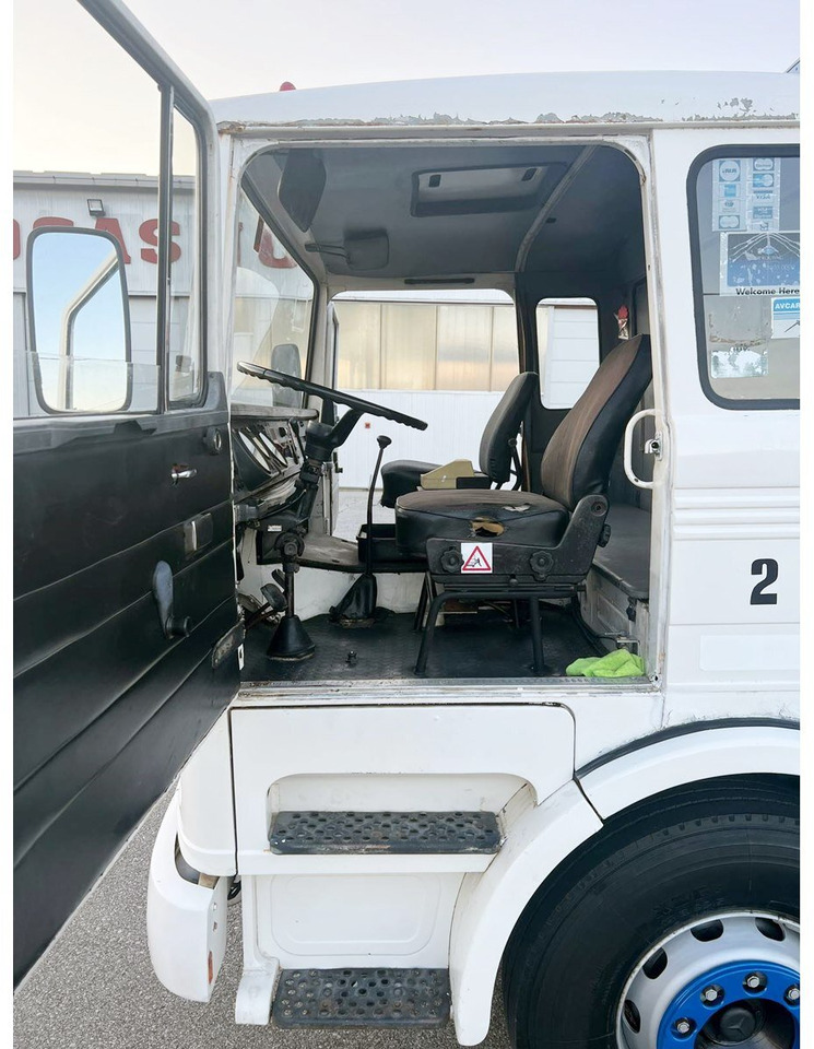 Mercedes-Benz 1923 4x2 1923 4x2 - Kamion sa golom šasijom i zatvorenom kabinom: slika 5 Mercedes-Benz 1923 4x2 1923 4x2 - Kamion sa golom šasijom i zatvorenom kabinom: slika 5