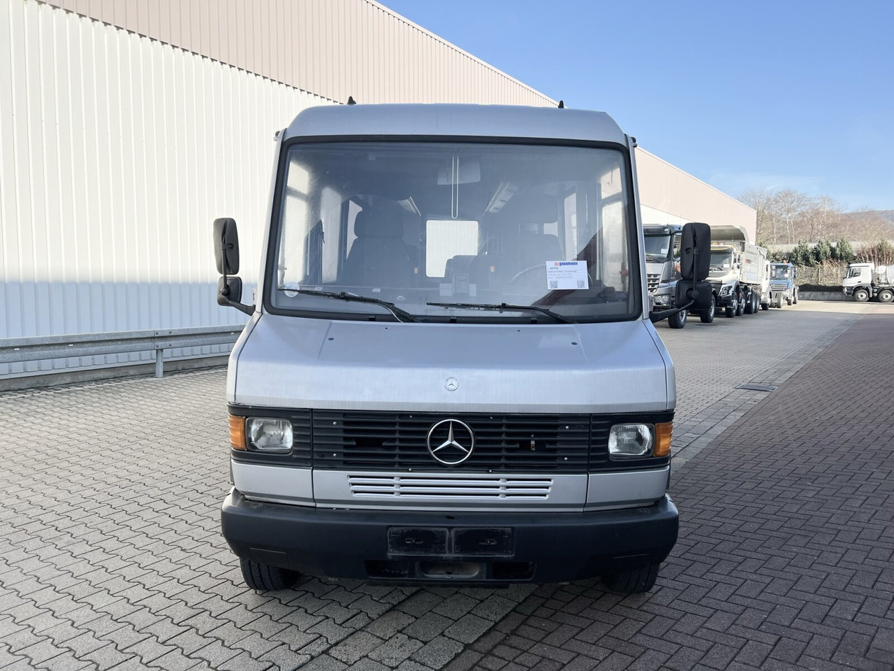 Minibus, Putnički kombi Mercedes-Benz 711 D-KA 4x2 711 D-KA 4x2, Standklima, 11-Sitze, 2 x on stock: slika 9