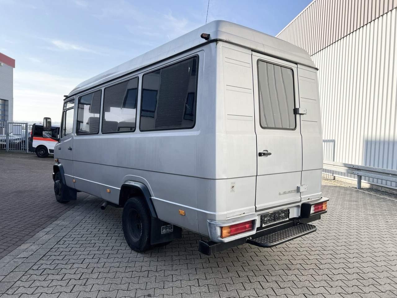 Minibus, Putnički kombi Mercedes-Benz 711 D-KA 4x2 711 D-KA 4x2, Standklima, 11-Sitze, 2 x on stock: slika 14