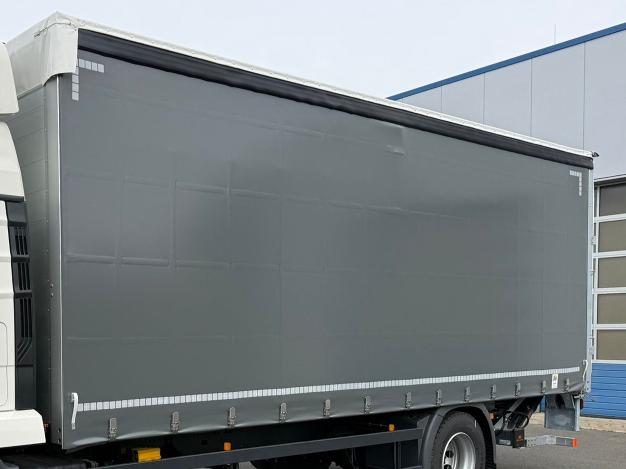 Mercedes-Benz Actros 1827/30 L 4x2 Actros 1827/30 L 4x2, Gardine, LBW - Kamion sa tovarnim sandukom: slika 4 Mercedes-Benz Actros 1827/30 L 4x2 Actros 1827/30 L 4x2, Gardine, LBW - Kamion sa tovarnim sandukom: slika 4
