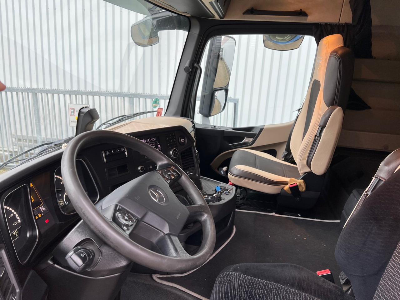 Mercedes-Benz Actros 1848 L 4x2 Actros 1848 L 4x2, Retarder, Getreidekipper ca. 16m³ - Istovarivač: slika 5 Mercedes-Benz Actros 1848 L 4x2 Actros 1848 L 4x2, Retarder, Getreidekipper ca. 16m³ - Istovarivač: slika 5