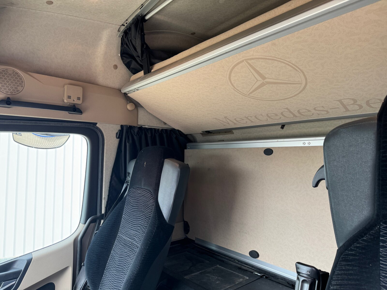Mercedes-Benz Actros 2540 L 6x2 Actros 2540 L 6x2, Retarder, Liftachse, StreamSpace - Kamion sa golom šasijom i zatvorenom kabinom: slika 5 Mercedes-Benz Actros 2540 L 6x2 Actros 2540 L 6x2, Retarder, Liftachse, StreamSpace - Kamion sa golom šasijom i zatvorenom kabinom: slika 5