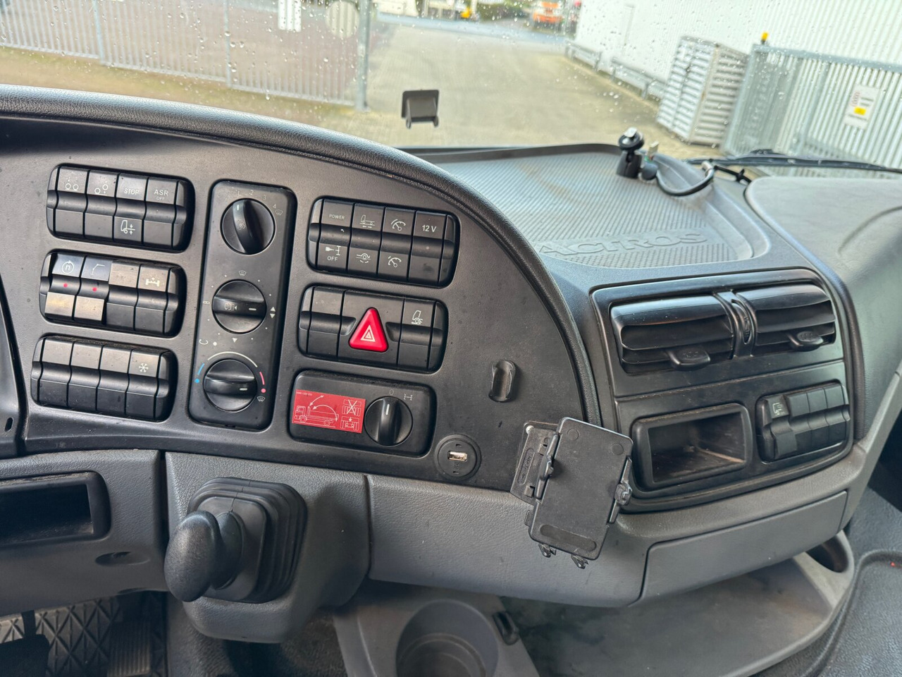 Mercedes-Benz Actros 2541 L 6x2 Actros 2541 L 6x2, Lenkachse, Meiller RK 20.65, Kran Palfinger PK 14002-EH, Funk - Kamion sa hidrauličnom kukom, Kamion sa dizalicom: slika 4 Mercedes-Benz Actros 2541 L 6x2 Actros 2541 L 6x2, Lenkachse, Meiller RK 20.65, Kran Palfinger PK 14002-EH, Funk - Kamion sa hidrauličnom kukom, Kamion sa dizalicom: slika 4