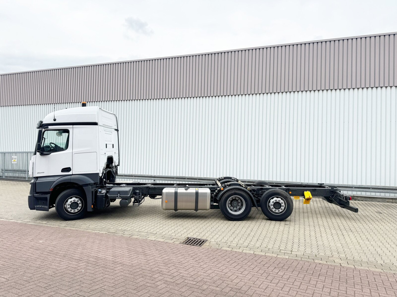 Novu Kamion sa golom šasijom i zatvorenom kabinom Mercedes-Benz Actros 2545 L 6x2 Actros 2545 L 6x2, Lenk-/Liftachse, StreamSpace, MultimediaCockpit: slika 12