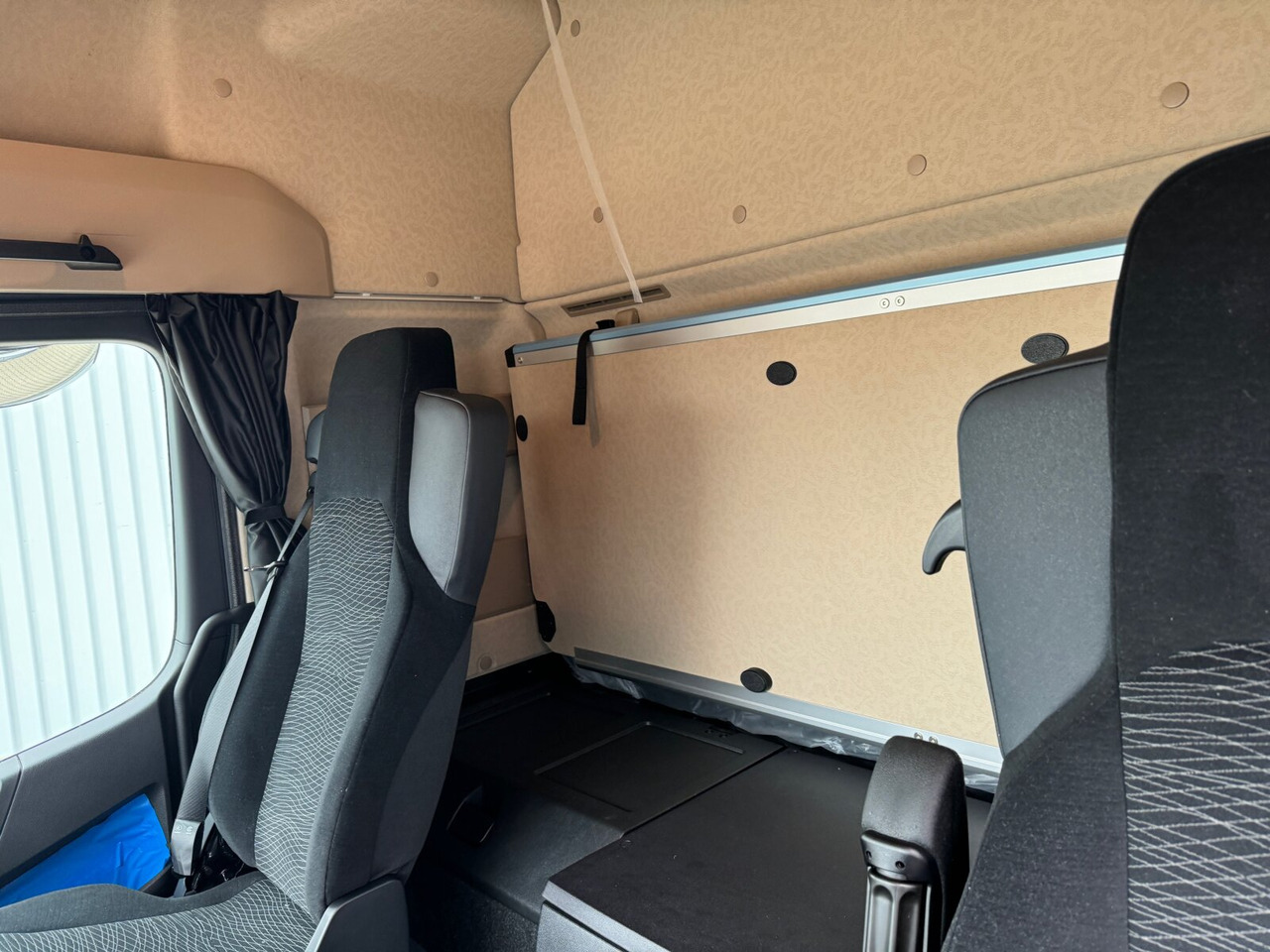 Novu Kamion sa golom šasijom i zatvorenom kabinom Mercedes-Benz Actros 2545 L 6x2 Actros 2545 L 6x2, Lenk-/Liftachse, StreamSpace, MultimediaCockpit: slika 6