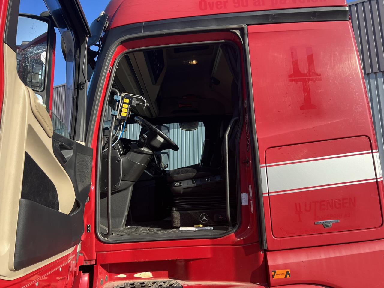 Mercedes-Benz Actros 2551 L 6x2 Actros 2551 L 6x2/46, Retarder, Liftachse, BigSpace, Bi-Xenon - Kamion sa hidrauličnom kukom: slika 5 Mercedes-Benz Actros 2551 L 6x2 Actros 2551 L 6x2/46, Retarder, Liftachse, BigSpace, Bi-Xenon - Kamion sa hidrauličnom kukom: slika 5