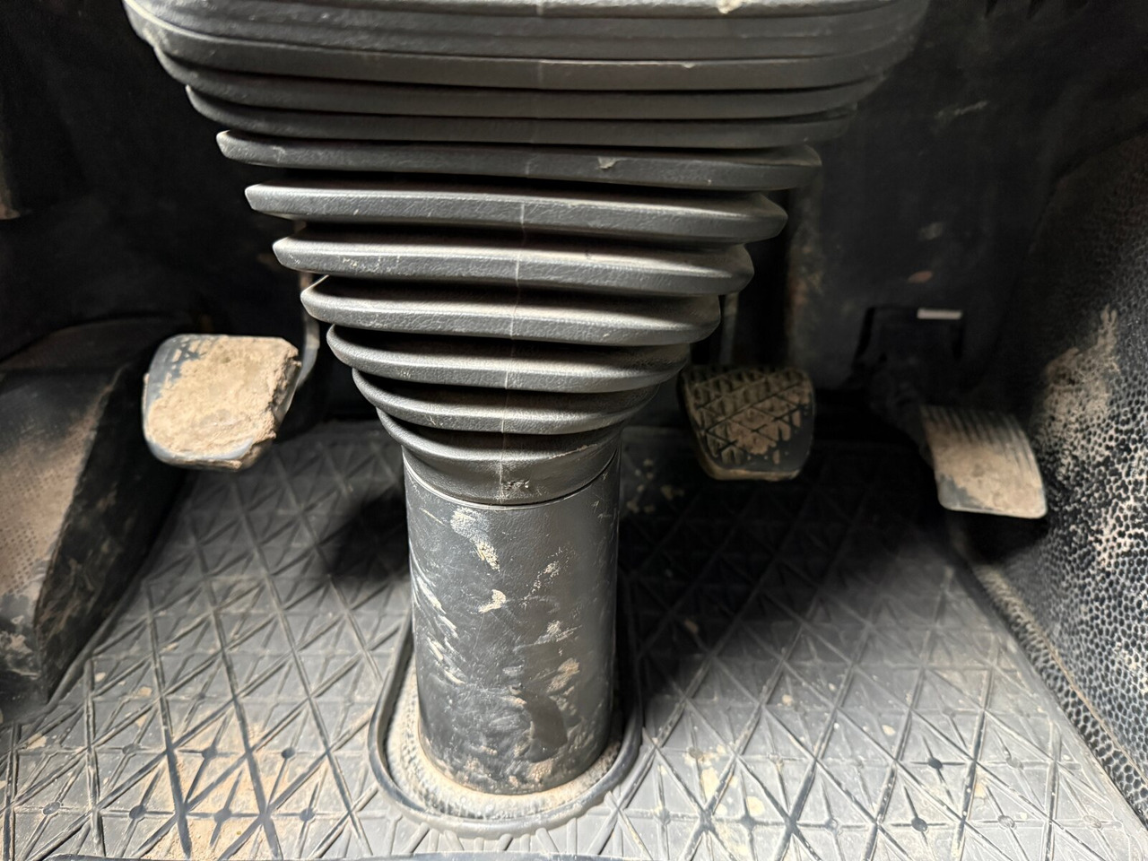 Mercedes-Benz Actros 3241 K 8x4/4 Actros 3241 K 8x4/4, Bordmatik - Istovarivač: slika 5 Mercedes-Benz Actros 3241 K 8x4/4 Actros 3241 K 8x4/4, Bordmatik - Istovarivač: slika 5