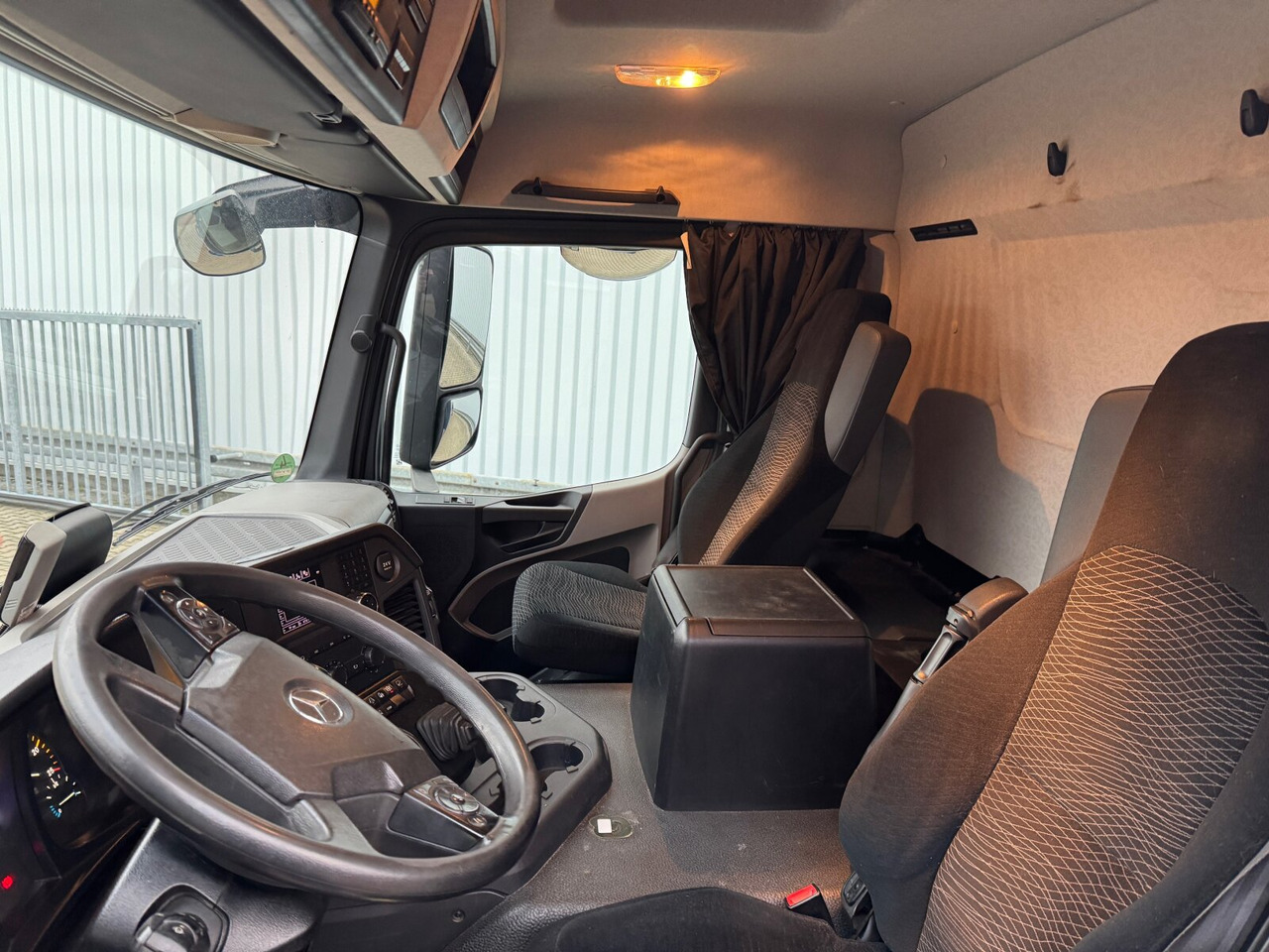 Mercedes-Benz Antos 2540 L 6x2 Antos 2540 L 6x2, Lenkachse, HMF 2110-L3 Heckkran - Kamion sa dizalicom, Kamion sa tovarnim sandukom: slika 4 Mercedes-Benz Antos 2540 L 6x2 Antos 2540 L 6x2, Lenkachse, HMF 2110-L3 Heckkran - Kamion sa dizalicom, Kamion sa tovarnim sandukom: slika 4