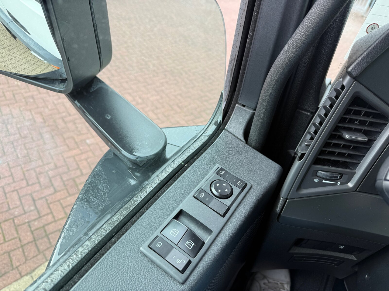 Mercedes-Benz Arocs 1827/30 A 4x4 Arocs 1827/30 A 4x4, mehrfach vorhanden! - Kamion sa golom šasijom i zatvorenom kabinom: slika 2 Mercedes-Benz Arocs 1827/30 A 4x4 Arocs 1827/30 A 4x4, mehrfach vorhanden! - Kamion sa golom šasijom i zatvorenom kabinom: slika 2