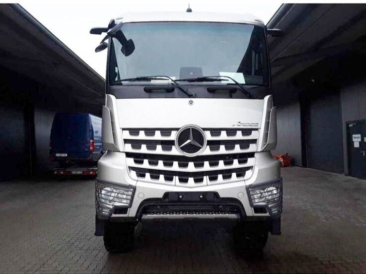 Mercedes-Benz Arocs 2053 A 4x4 Arocs 2053 A 4x4, Grounder, MirrorCam, Multimedia Cockpit, Navi - Kamion sa golom šasijom i zatvorenom kabinom: slika 2 Mercedes-Benz Arocs 2053 A 4x4 Arocs 2053 A 4x4, Grounder, MirrorCam, Multimedia Cockpit, Navi - Kamion sa golom šasijom i zatvorenom kabinom: slika 2