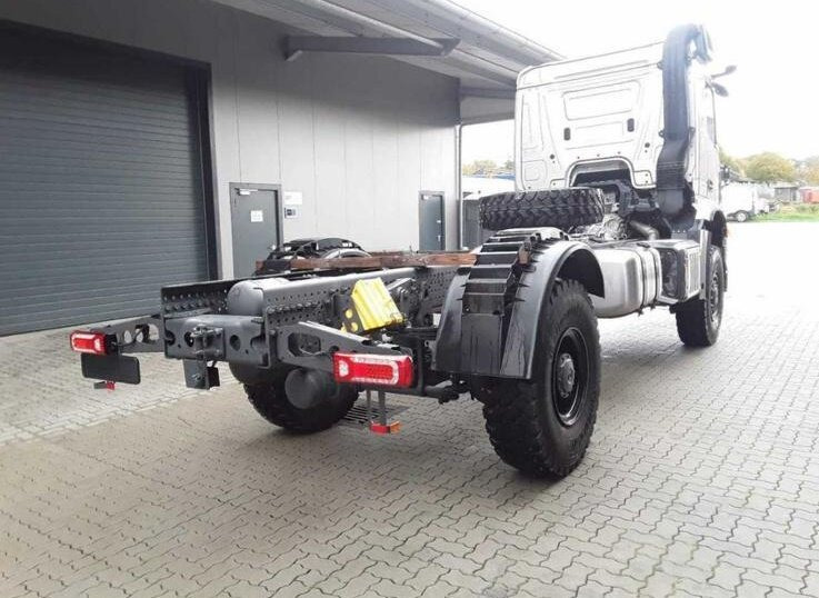 Mercedes-Benz Arocs 2053 A 4x4 Arocs 2053 A 4x4, Grounder, MirrorCam, Multimedia Cockpit, Navi - Kamion sa golom šasijom i zatvorenom kabinom: slika 5 Mercedes-Benz Arocs 2053 A 4x4 Arocs 2053 A 4x4, Grounder, MirrorCam, Multimedia Cockpit, Navi - Kamion sa golom šasijom i zatvorenom kabinom: slika 5