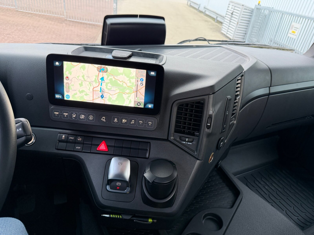 Mercedes-Benz Arocs 2542 L 6x2/4 Arocs 2542/45 L 6x2/4, Vorlauflenk-/liftachse, Navi, MultimediaCockpit - Kamion sa golom šasijom i zatvorenom kabinom: slika 3 Mercedes-Benz Arocs 2542 L 6x2/4 Arocs 2542/45 L 6x2/4, Vorlauflenk-/liftachse, Navi, MultimediaCockpit - Kamion sa golom šasijom i zatvorenom kabinom: slika 3