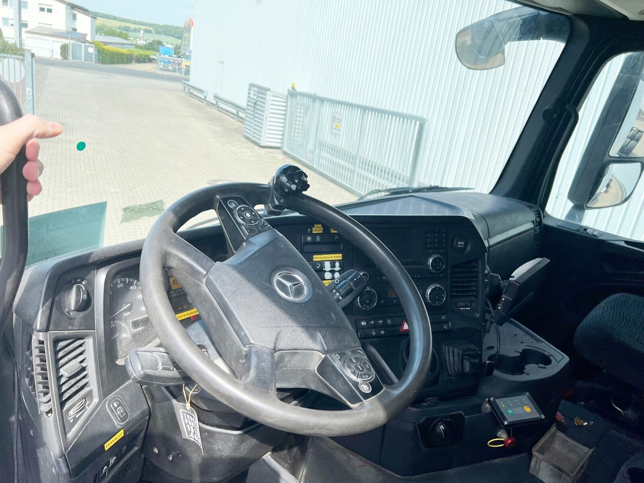 Mercedes-Benz Arocs 2642/45 K 6x4 Arocs 2642/45 K 6x4/33 , Retarder, Motorabtrieb - Kamion sa hidrauličnom kukom: slika 2 Mercedes-Benz Arocs 2642/45 K 6x4 Arocs 2642/45 K 6x4/33 , Retarder, Motorabtrieb - Kamion sa hidrauličnom kukom: slika 2