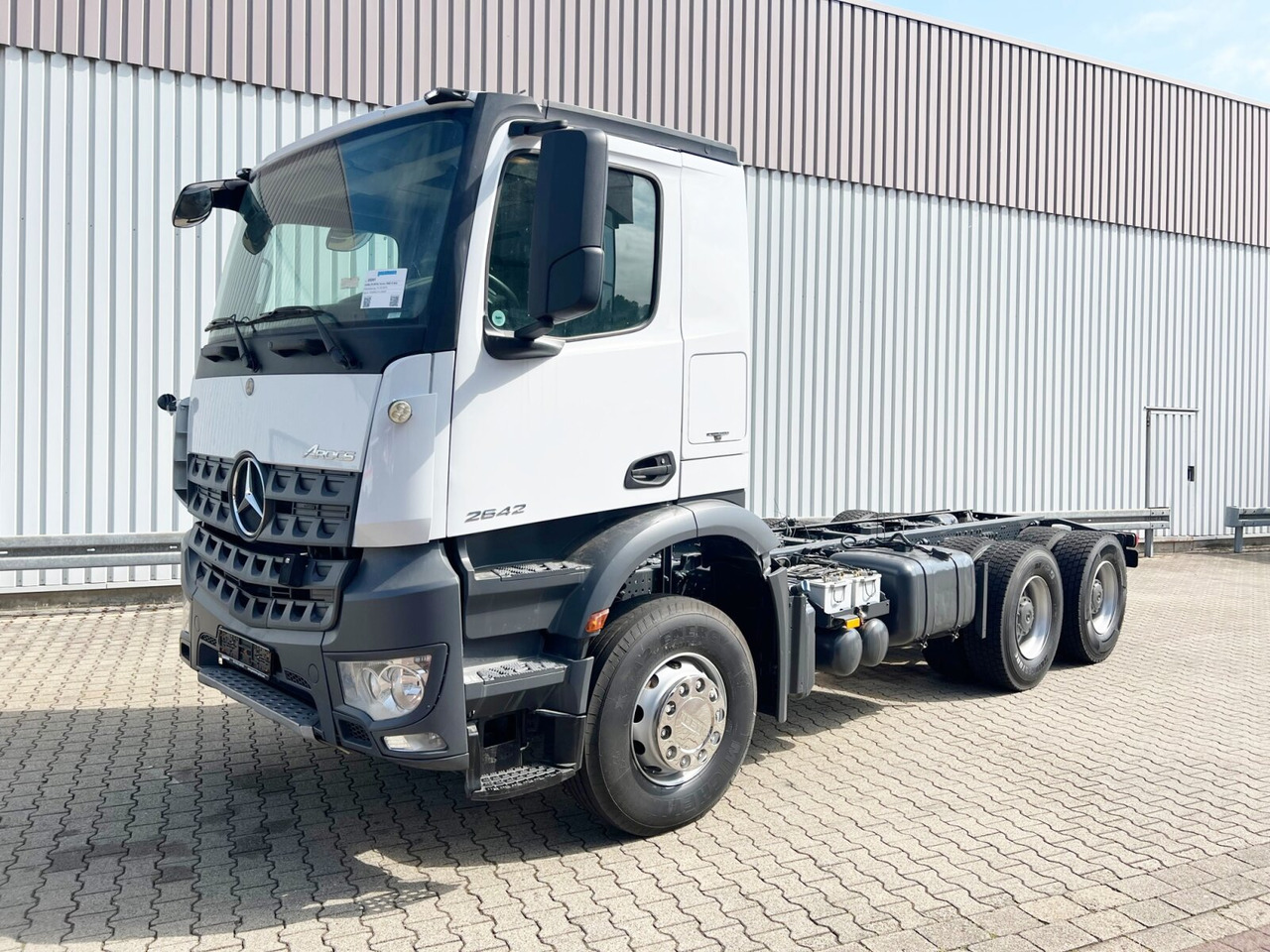 Mercedes-Benz Arocs 2642/45 K 6x4 Arocs 2642/45 K 6x4, Retarder, Motorabtrieb - Kamion sa golom šasijom i zatvorenom kabinom: slika 1 Mercedes-Benz Arocs 2642/45 K 6x4 Arocs 2642/45 K 6x4, Retarder, Motorabtrieb - Kamion sa golom šasijom i zatvorenom kabinom: slika 1