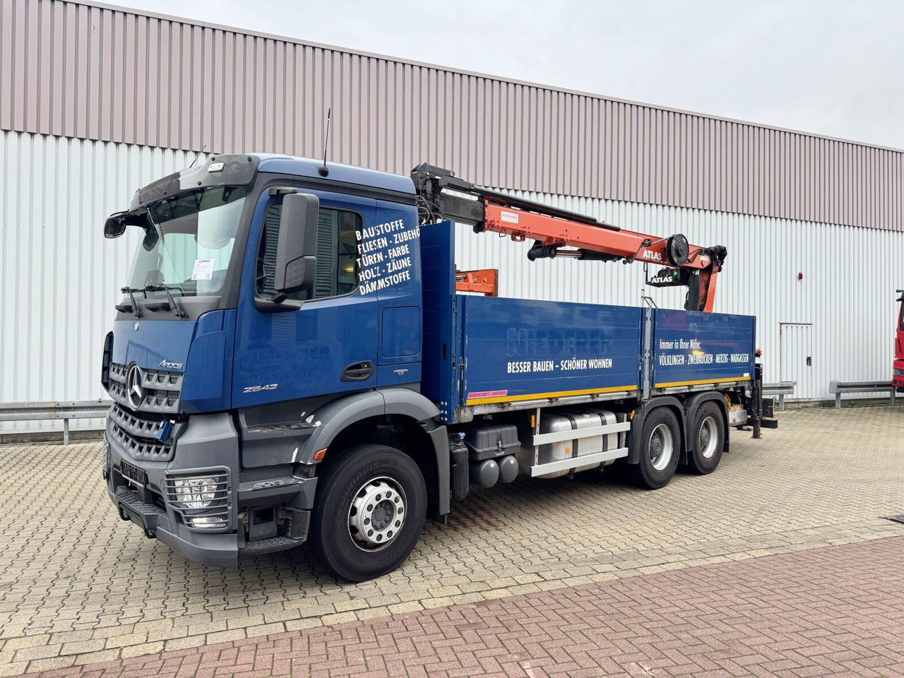 Kamion sa dizalicom, Kamion sa tovarnim sandukom Mercedes-Benz Arocs 2642 6x4 Arocs 2642 6x4 mit Heckkran Atlas AK 186.3 V-2: slika 8