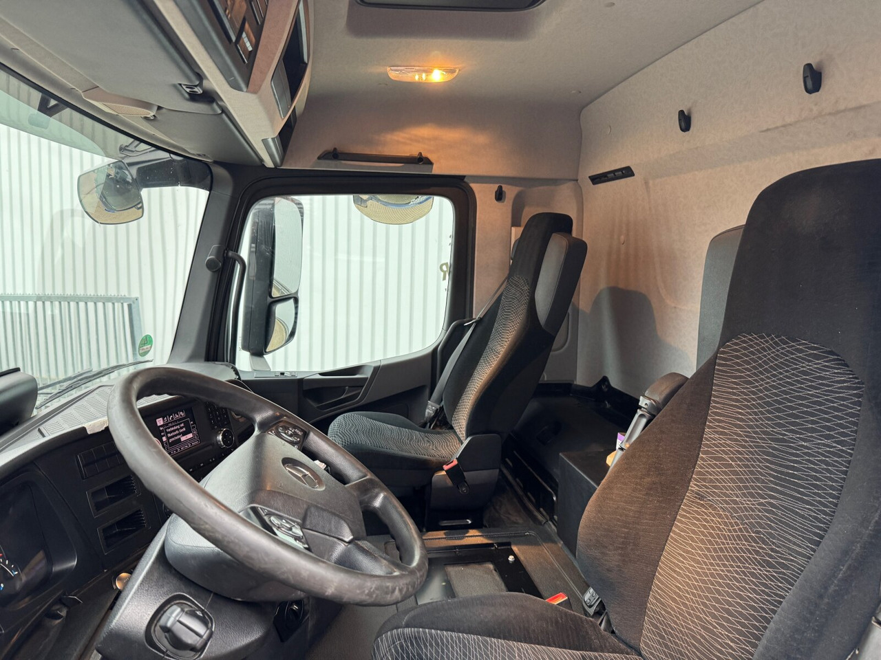 Mercedes-Benz Arocs 2642 6x4 Arocs 2642 6x4 mit Heckkran Atlas AK 186.3 V-2 - Kamion sa dizalicom, Kamion sa tovarnim sandukom: slika 4 Mercedes-Benz Arocs 2642 6x4 Arocs 2642 6x4 mit Heckkran Atlas AK 186.3 V-2 - Kamion sa dizalicom, Kamion sa tovarnim sandukom: slika 4