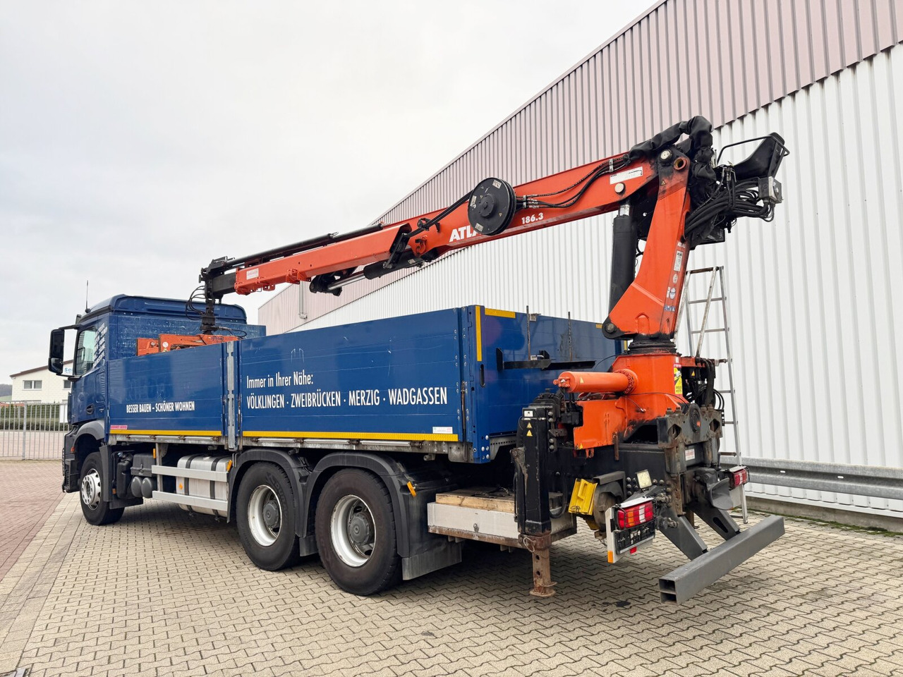 Kamion sa dizalicom, Kamion sa tovarnim sandukom Mercedes-Benz Arocs 2642 6x4 Arocs 2642 6x4 mit Heckkran Atlas AK 186.3 V-2: slika 12