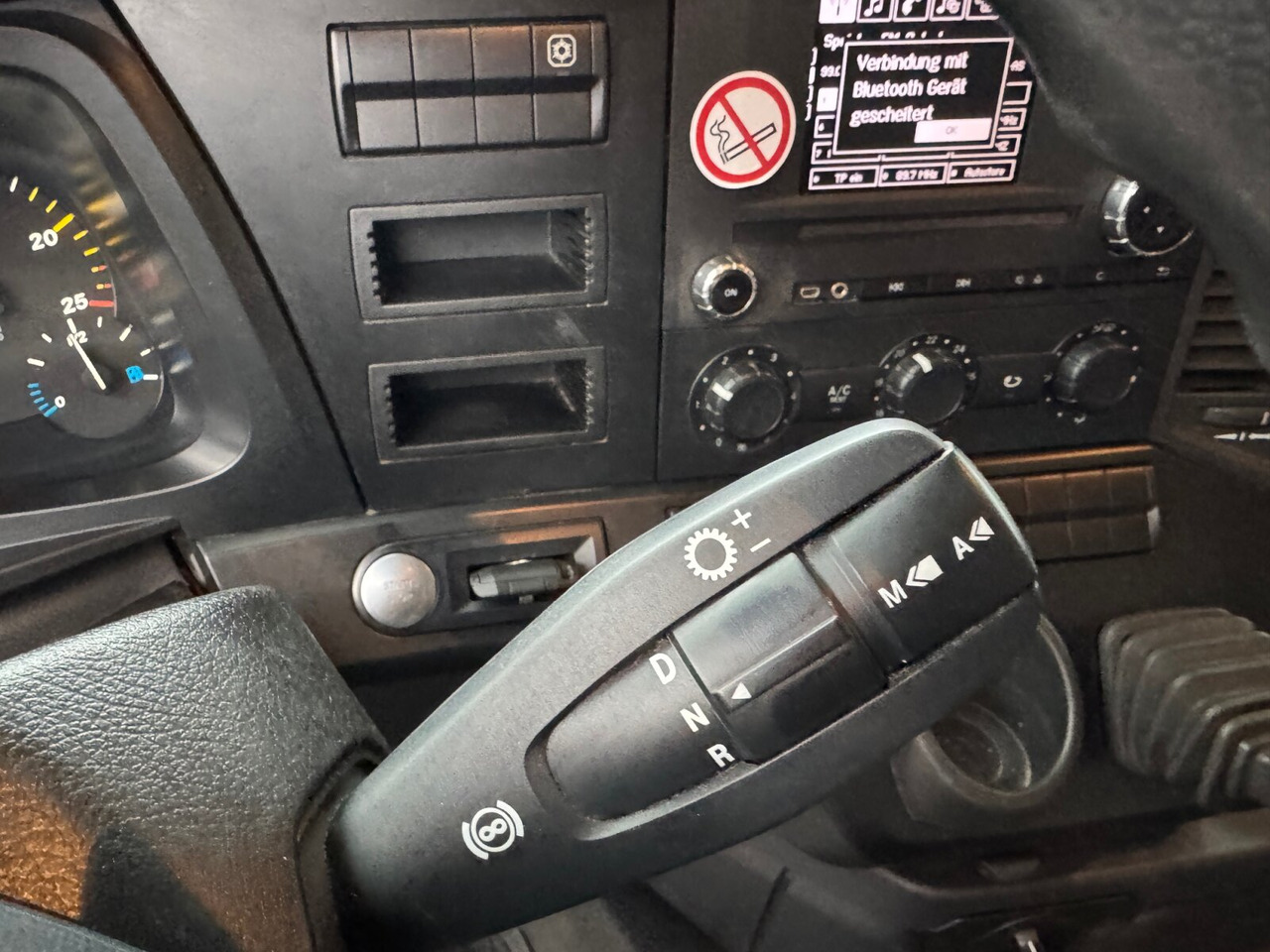 Kamion sa dizalicom, Kamion sa tovarnim sandukom Mercedes-Benz Arocs 2642 6x4 Arocs 2642 6x4 mit Heckkran Atlas AK 186.3 V-2: slika 7