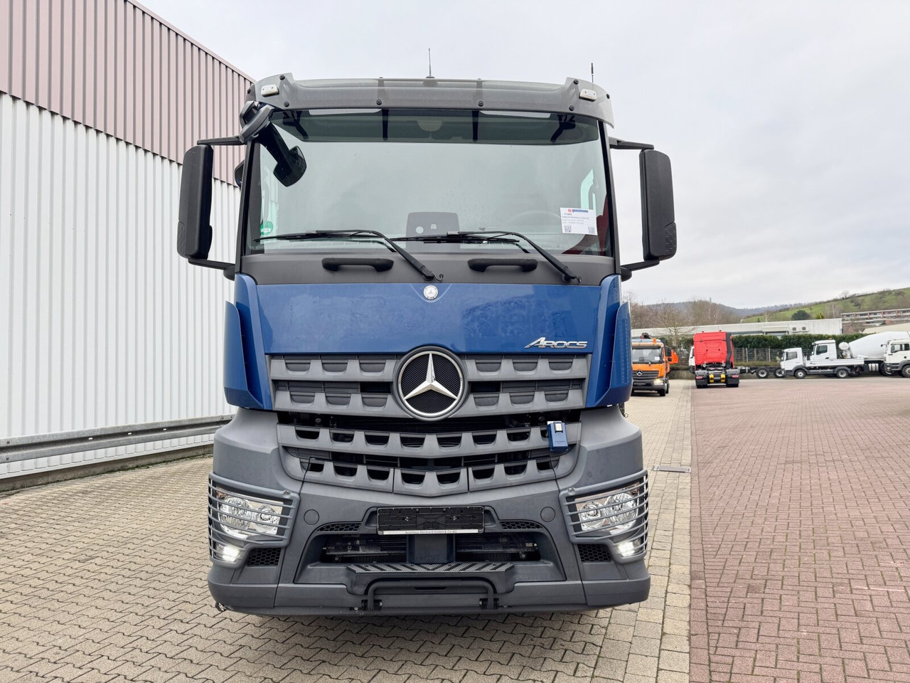 Kamion sa dizalicom, Kamion sa tovarnim sandukom Mercedes-Benz Arocs 2642 6x4 Arocs 2642 6x4 mit Heckkran Atlas AK 186.3 V-2: slika 9