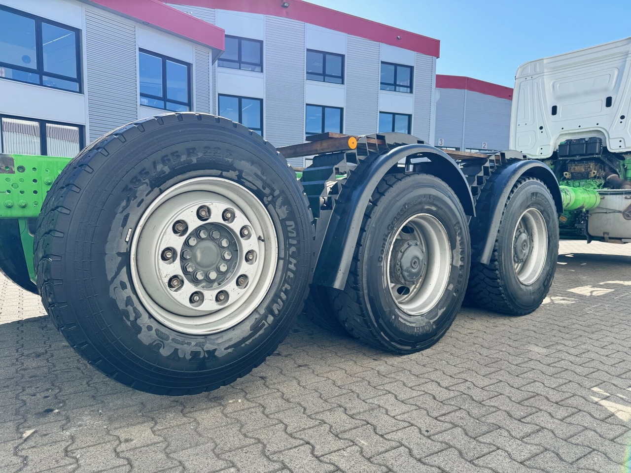 Kamion sa golom šasijom i zatvorenom kabinom Mercedes-Benz Arocs 3242/48 LK 8x4/4 Arocs 3242/48 LK 8x4/4, Lenk-/Liftachse, Nebenantrieb: slika 10