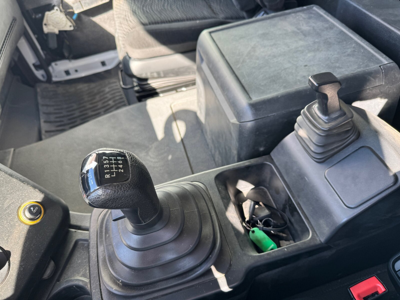 Kamion sa golom šasijom i zatvorenom kabinom Mercedes-Benz Arocs 3242/48 LK 8x4/4 Arocs 3242/48 LK 8x4/4, Lenk-/Liftachse, Nebenantrieb: slika 6
