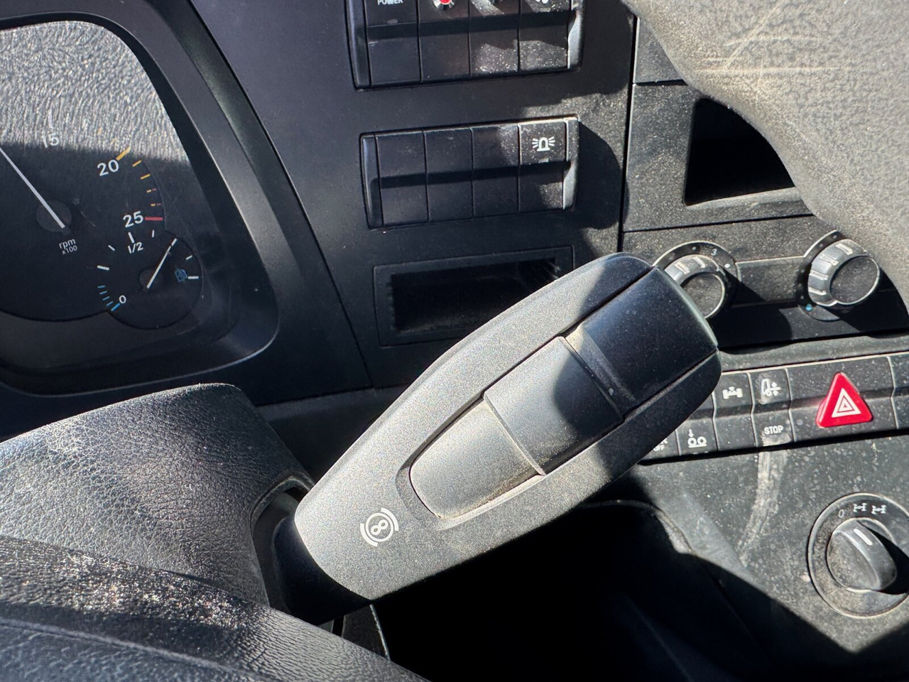 Kamion sa golom šasijom i zatvorenom kabinom Mercedes-Benz Arocs 3242/48 LK 8x4/4 Arocs 3242/48 LK 8x4/4, Lenk-/Liftachse, Nebenantrieb: slika 7