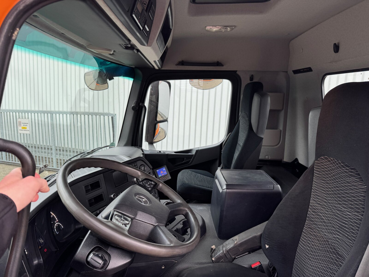 Mercedes-Benz Arocs 3243 LK 8x4/4 Arocs 3243 LK 8x4/4, Motorabtrieb - Kamion sa hidrauličnom kukom: slika 3 Mercedes-Benz Arocs 3243 LK 8x4/4 Arocs 3243 LK 8x4/4, Motorabtrieb - Kamion sa hidrauličnom kukom: slika 3