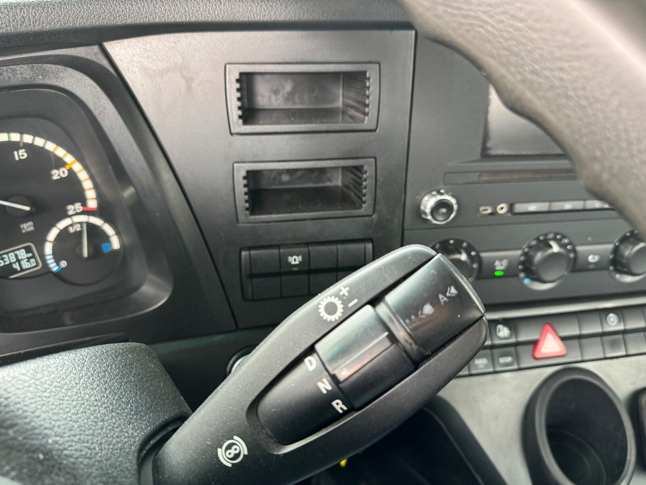 Kamion sa hidrauličnom kukom Mercedes-Benz Arocs 3243 LK 8x4/4 Arocs 3243 LK 8x4/4, Motorabtrieb: slika 6