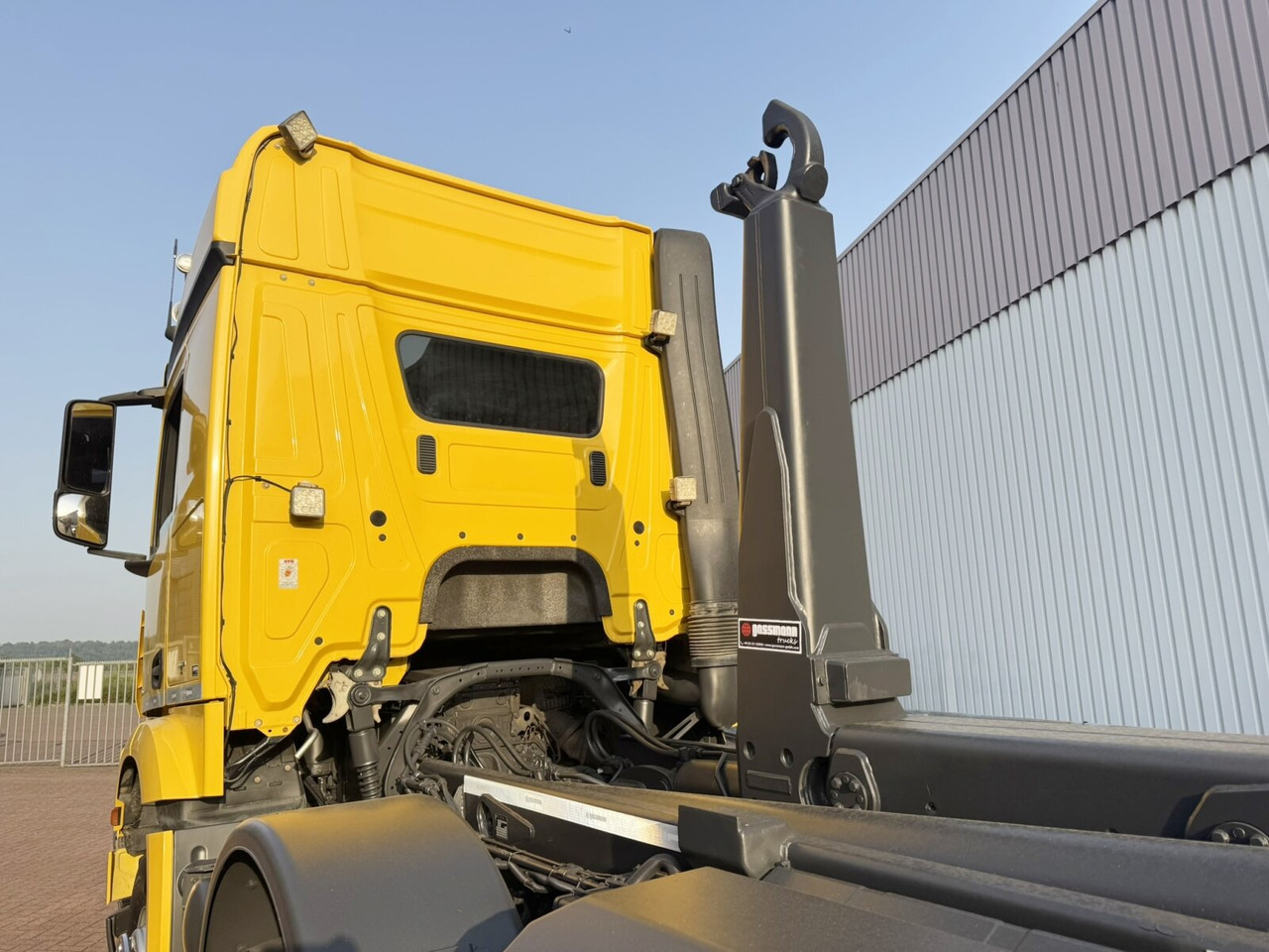 Mercedes-Benz Arocs 3245 LK 8x4/4 Arocs 3245 LK 8x4/4, Navi, Motorabtrieb, Meiller RK 30.67, Funk - Kamion sa hidrauličnom kukom: slika 2 Mercedes-Benz Arocs 3245 LK 8x4/4 Arocs 3245 LK 8x4/4, Navi, Motorabtrieb, Meiller RK 30.67, Funk - Kamion sa hidrauličnom kukom: slika 2