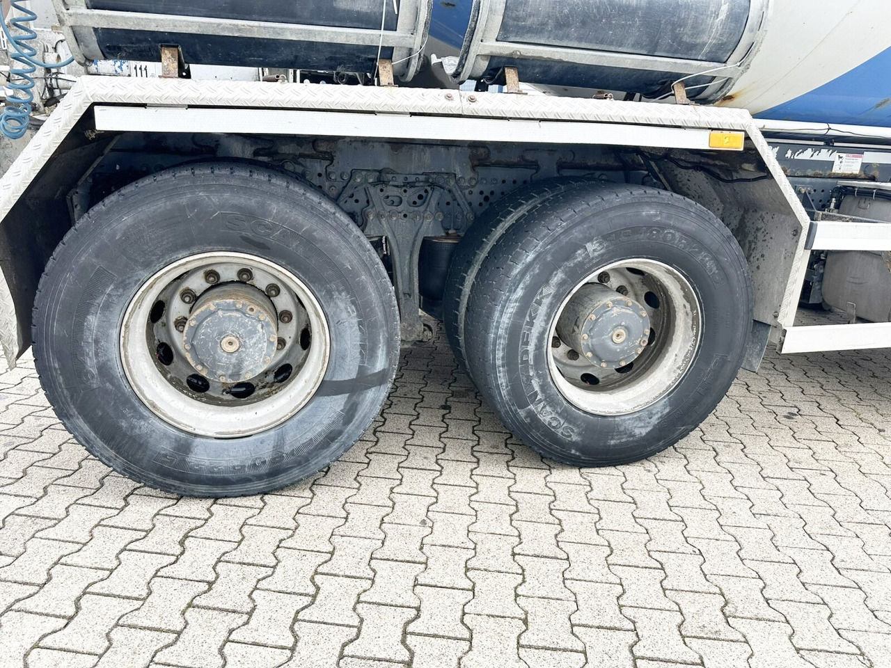 Mercedes-Benz Arocs 3251 8x4/4 Arocs 3251 8x4/4, Betonmischer Liebherr ca. 9m³ - Mikser za beton: slika 3 Mercedes-Benz Arocs 3251 8x4/4 Arocs 3251 8x4/4, Betonmischer Liebherr ca. 9m³ - Mikser za beton: slika 3