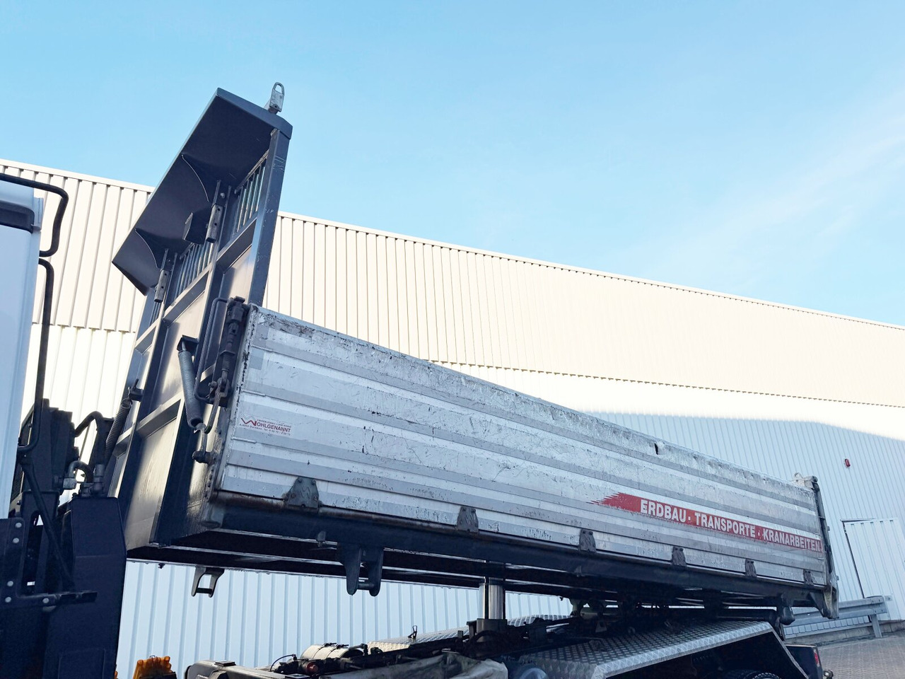 Mercedes-Benz Arocs 3351 AK 6x6 Arocs 3351 AK 6x6, Retarder, Grounder, Motorabtrieb, pneum. Heckklappenöffnung - Istovarivač: slika 2 Mercedes-Benz Arocs 3351 AK 6x6 Arocs 3351 AK 6x6, Retarder, Grounder, Motorabtrieb, pneum. Heckklappenöffnung - Istovarivač: slika 2