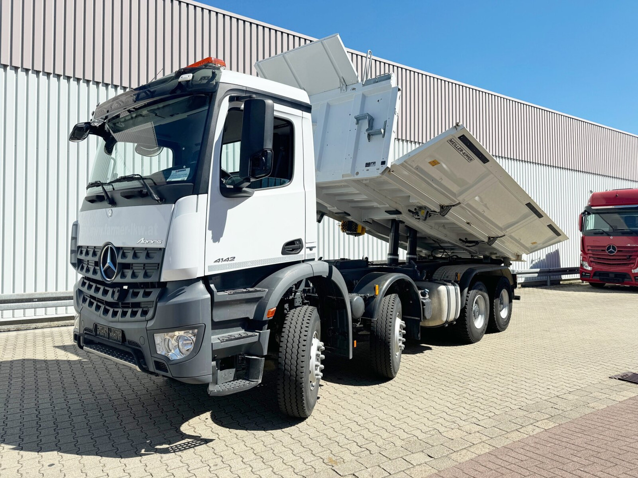 Mercedes-Benz Arocs 4142/48 K 8x4/4 Arocs 4142/48 K 8x4/4, Meiller Bordmatik links - Istovarivač: slika 1 Mercedes-Benz Arocs 4142/48 K 8x4/4 Arocs 4142/48 K 8x4/4, Meiller Bordmatik links - Istovarivač: slika 1